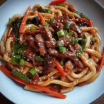 Błyskawiczny yaki udon z wołowiną: Najlepsza szybka kolacja
