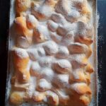 Pyszna idealna karpatka z kremem budyniowym, która zachwyca